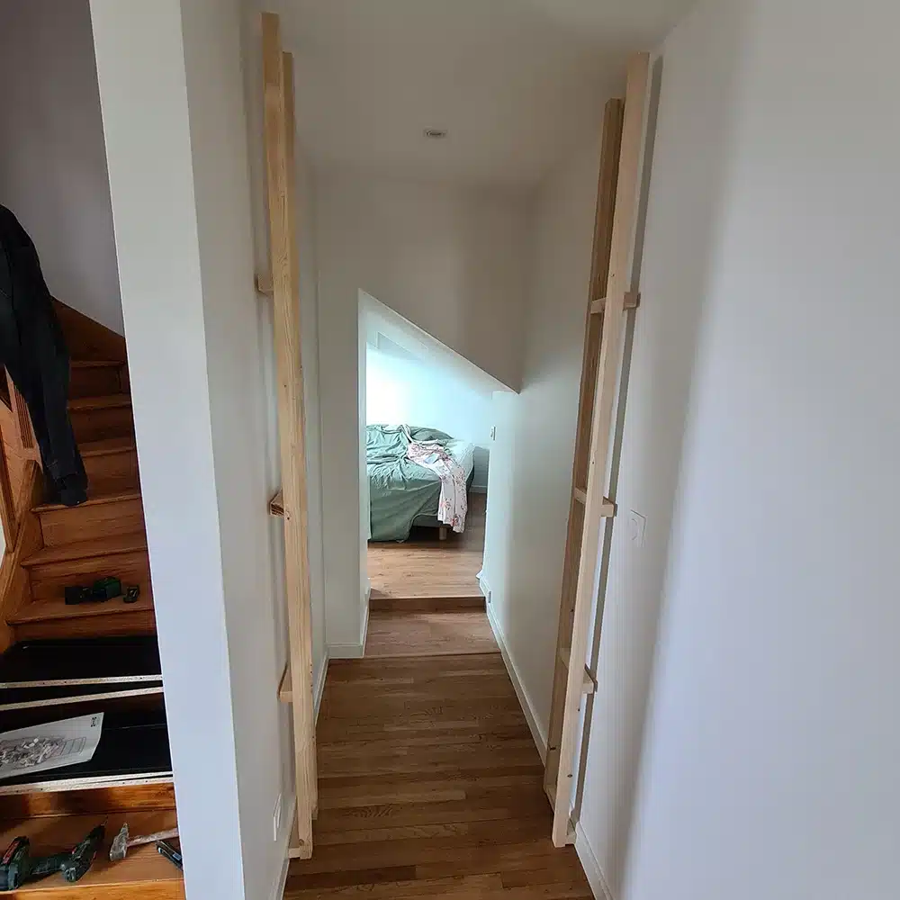 Mecanisme porte secrete en tasseaux bois