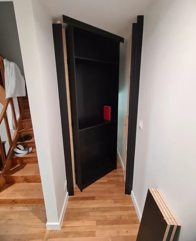 Porte secrete armoire ouverte