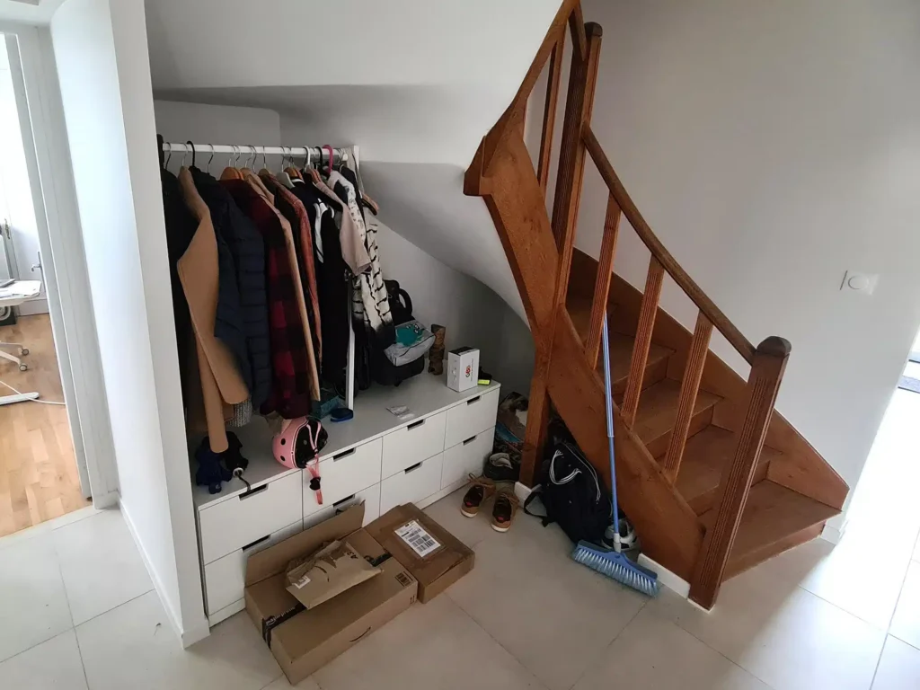 Entree avant la pose du nouveau meuble sur mesure