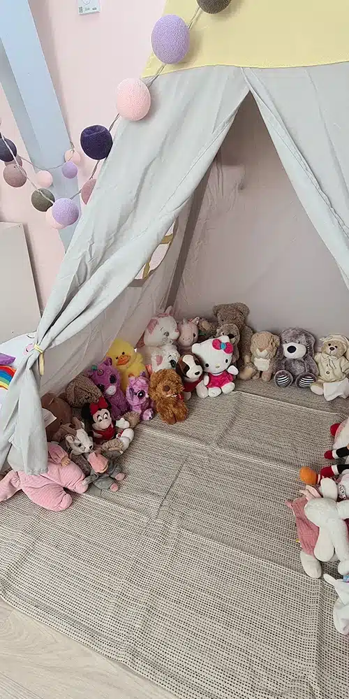 Ch2 02 chambre decoration design fille peluche tipi