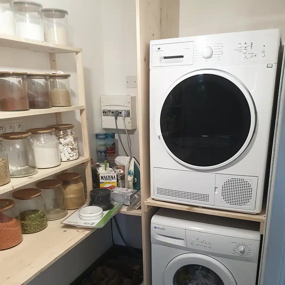 Cuisine apres renovation etagere machines